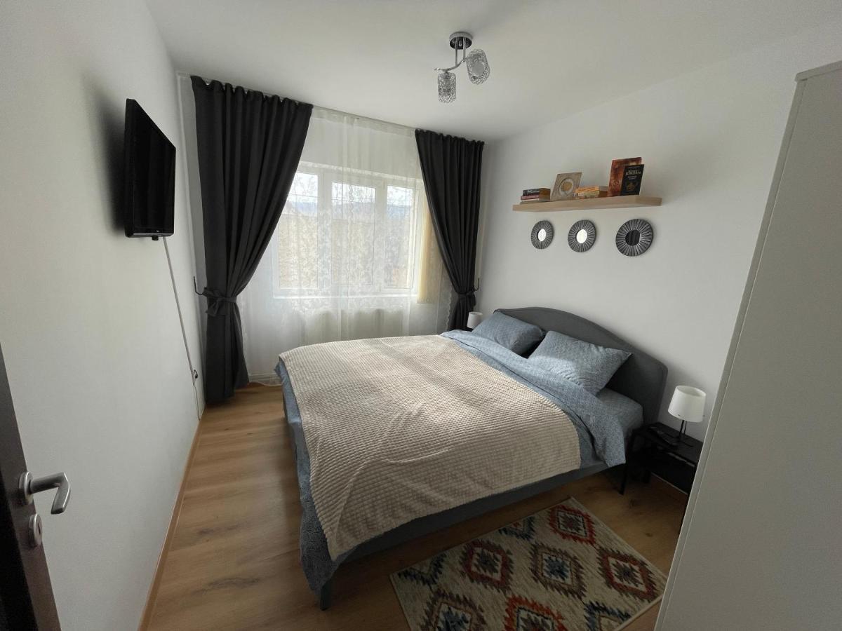 Apartament Cina Husi Buitenkant foto