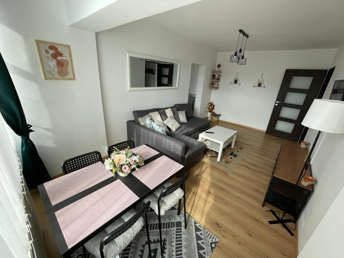 Apartament Cina Husi Buitenkant foto
