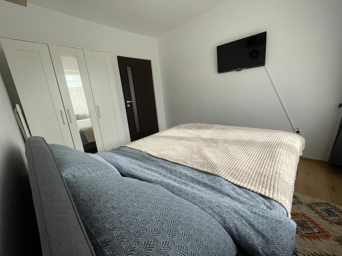 Apartament Cina Husi Buitenkant foto