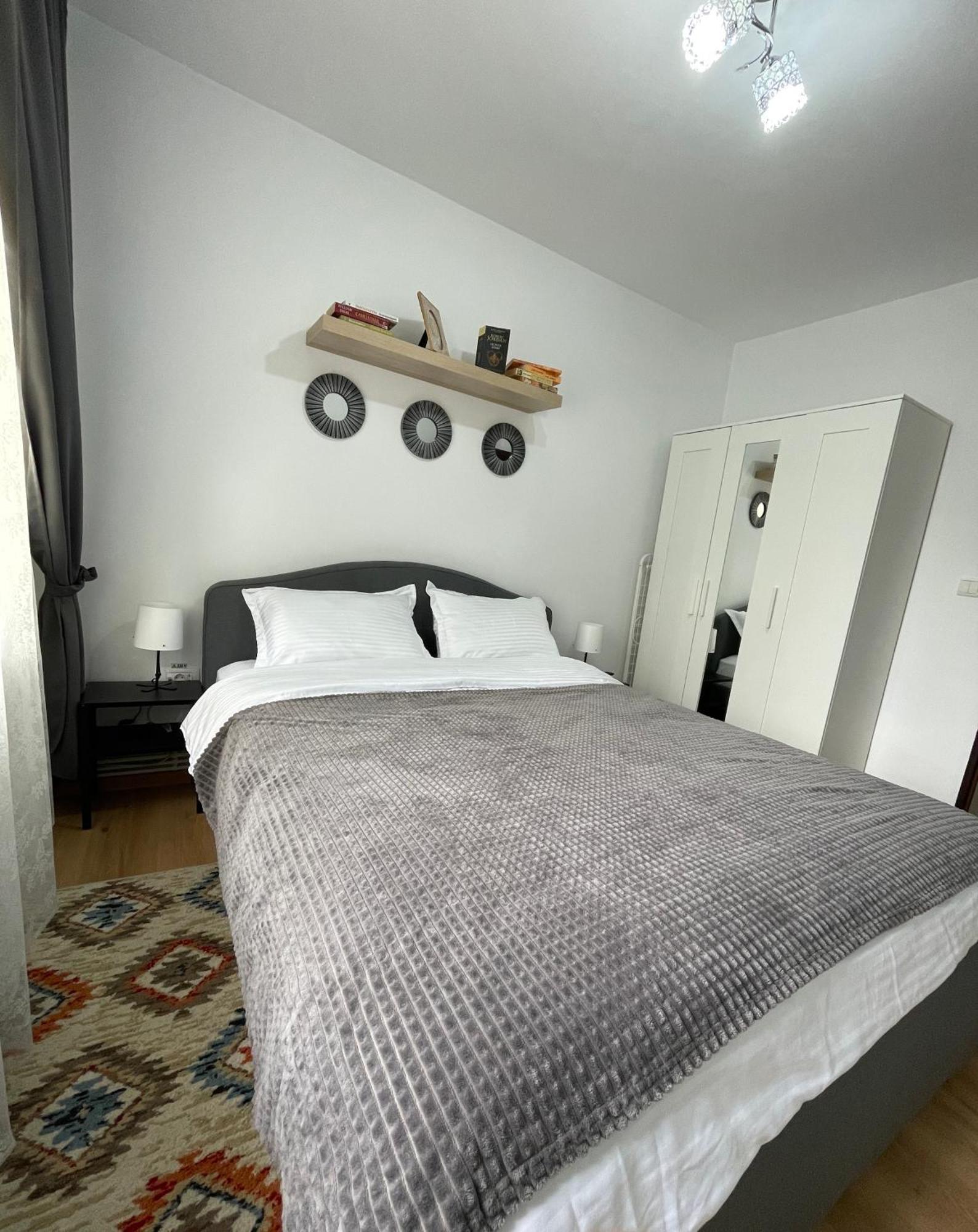 Apartament Cina Husi Buitenkant foto